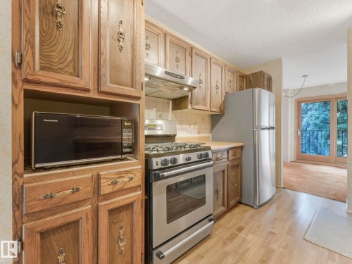 185 Hearthstone, Edmonton, AB - Indoor Photo Showing Kitchen