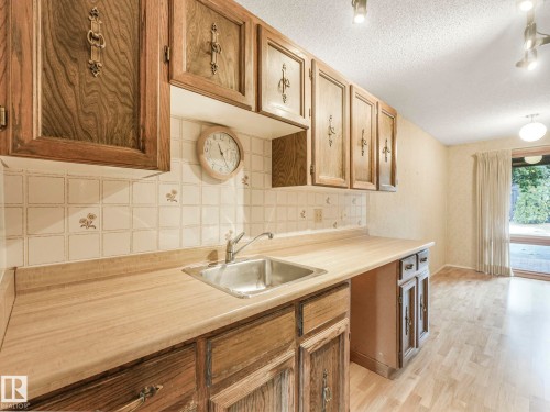 185 Hearthstone, Edmonton, AB - Indoor Photo Showing Kitchen