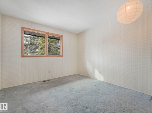 185 Hearthstone, Edmonton, AB - Indoor Photo Showing Other Room