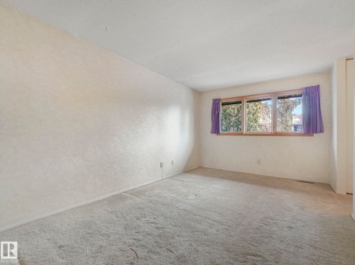 185 Hearthstone, Edmonton, AB - Indoor Photo Showing Other Room