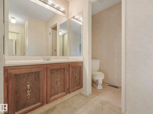 185 Hearthstone, Edmonton, AB - Indoor Photo Showing Bathroom