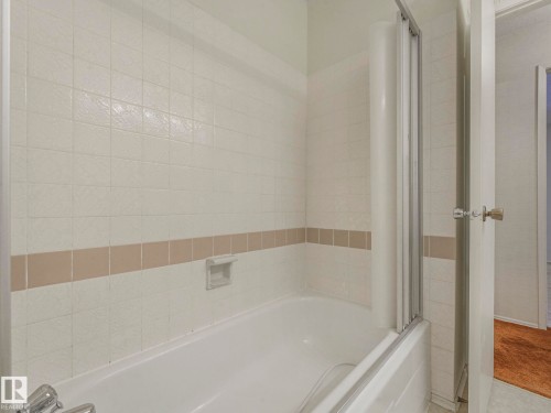 185 Hearthstone, Edmonton, AB - Indoor Photo Showing Bathroom