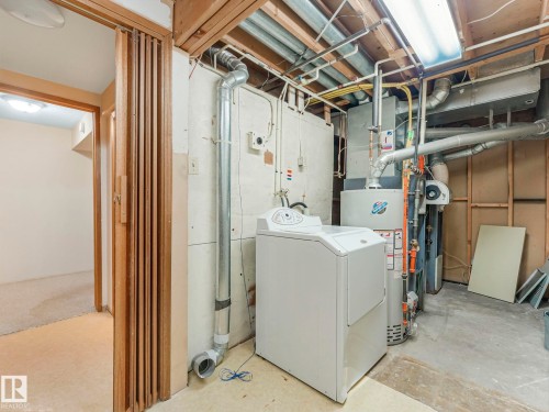 185 Hearthstone, Edmonton, AB - Indoor Photo Showing Laundry Room