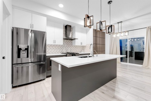 19135 22 Avenue, Edmonton, AB - Indoor Photo Showing Kitchen With Upgraded Kitchen