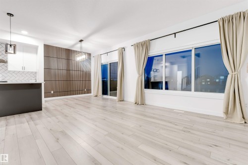 19135 22 Avenue, Edmonton, AB - Indoor Photo Showing Kitchen