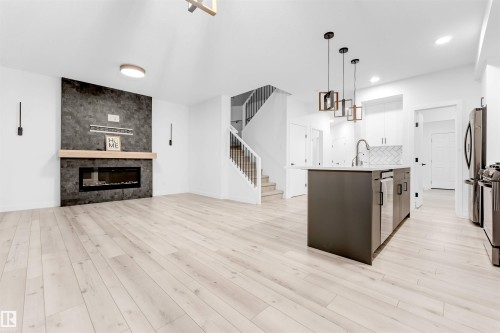 19135 22 Avenue, Edmonton, AB - Indoor