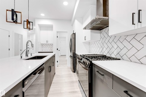 19135 22 Avenue, Edmonton, AB - Indoor Photo Showing Kitchen With Upgraded Kitchen