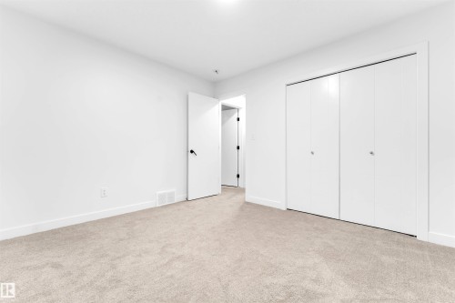 19135 22 Avenue, Edmonton, AB - Indoor Photo Showing Other Room