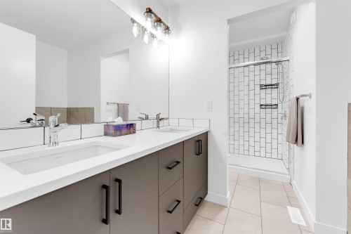 19135 22 Avenue, Edmonton, AB - Indoor Photo Showing Bathroom