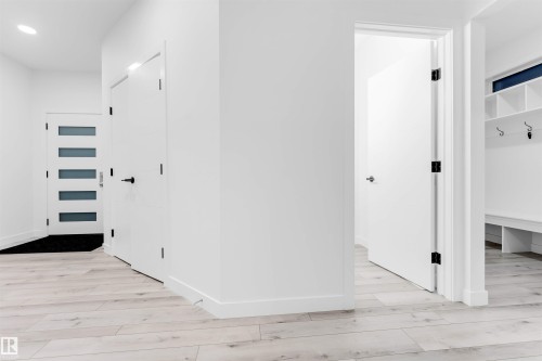 19135 22 Avenue, Edmonton, AB - Indoor Photo Showing Other Room