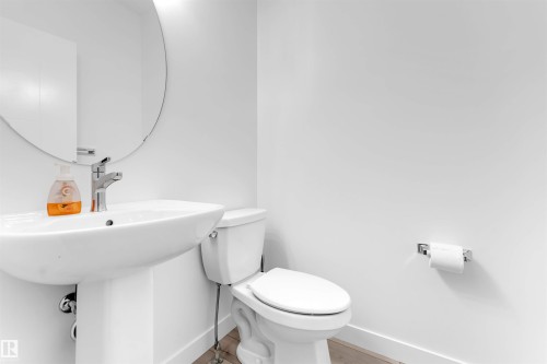 19135 22 Avenue, Edmonton, AB - Indoor Photo Showing Bathroom