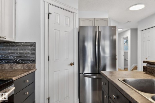 95 Hartwick Loop, Spruce Grove, AB - Indoor Photo Showing Kitchen
