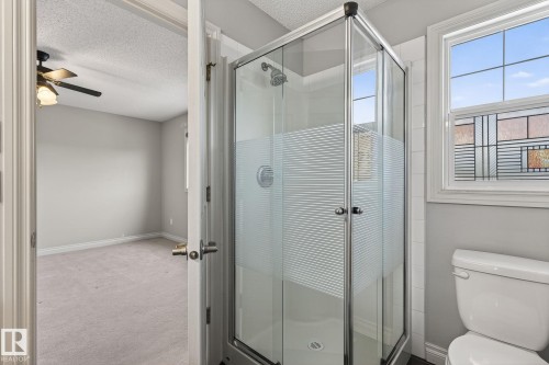 95 Hartwick Loop, Spruce Grove, AB - Indoor Photo Showing Bathroom