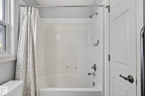 95 Hartwick Loop, Spruce Grove, AB - Indoor Photo Showing Bathroom