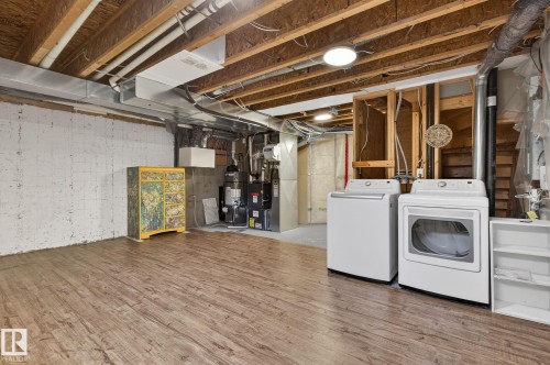 95 Hartwick Loop, Spruce Grove, AB - Indoor Photo Showing Laundry Room