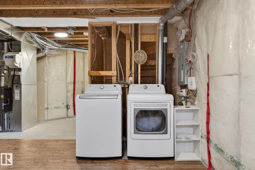 95 Hartwick Loop, Spruce Grove, AB - Indoor Photo Showing Laundry Room