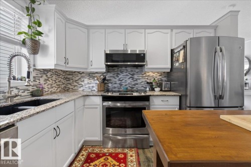 1618 Tompkins Wynd, Edmonton, AB - Indoor Photo Showing Kitchen With Double Sink With Upgraded Kitchen