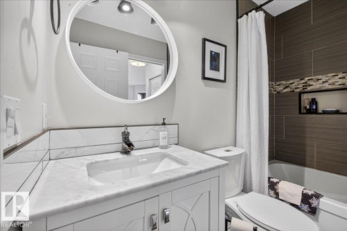 1618 Tompkins Wynd, Edmonton, AB - Indoor Photo Showing Bathroom