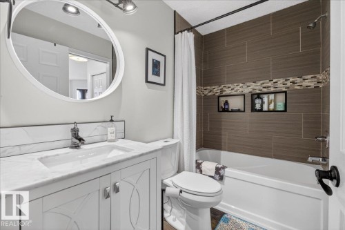 1618 Tompkins Wynd, Edmonton, AB - Indoor Photo Showing Bathroom