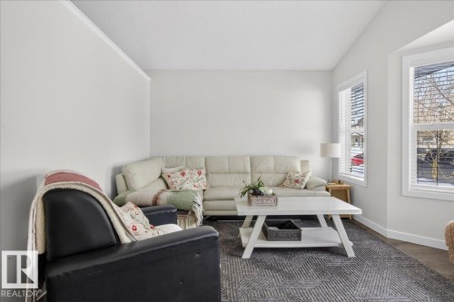 1618 Tompkins Wynd, Edmonton, AB - Indoor Photo Showing Living Room