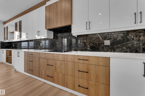 144 Edgewater Circle, Leduc, AB - Indoor Photo Showing Kitchen With Upgraded Kitchen