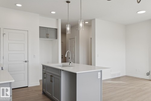 19131 20 Avenue, Edmonton, AB - Indoor Photo Showing Kitchen
