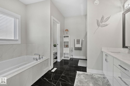 Full bathroom with vanity and a garden tub - 1611 158 Street, Edmonton, AB - Indoor Photo Showing Bathroom