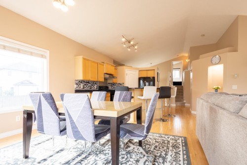 8390 Shaske Crescent, Edmonton, AB - Indoor Photo Showing Dining Room