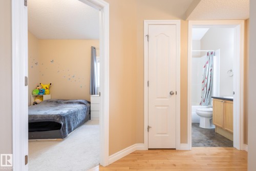 8390 Shaske Crescent, Edmonton, AB - Indoor