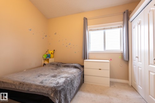 8390 Shaske Crescent, Edmonton, AB - Indoor Photo Showing Bedroom