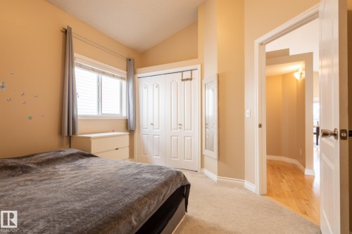 8390 Shaske Crescent, Edmonton, AB - Indoor Photo Showing Bedroom