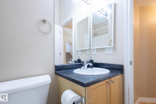 8390 Shaske Crescent, Edmonton, AB - Indoor Photo Showing Bathroom