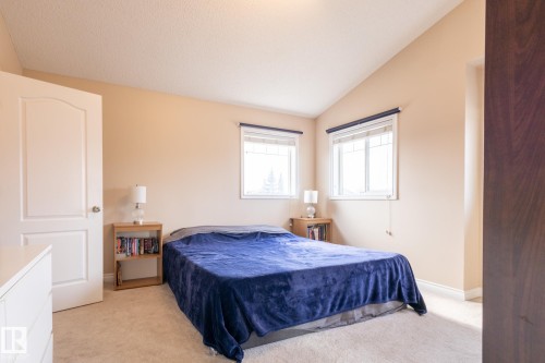 8390 Shaske Crescent, Edmonton, AB - Indoor Photo Showing Bedroom