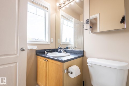 8390 Shaske Crescent, Edmonton, AB - Indoor Photo Showing Bathroom