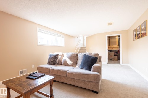 8390 Shaske Crescent, Edmonton, AB - Indoor Photo Showing Living Room