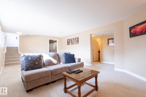 8390 Shaske Crescent, Edmonton, AB - Indoor Photo Showing Living Room