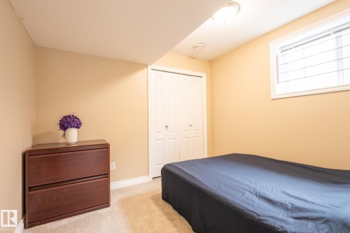 8390 Shaske Crescent, Edmonton, AB - Indoor Photo Showing Bedroom
