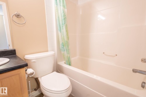 8390 Shaske Crescent, Edmonton, AB - Indoor Photo Showing Bathroom