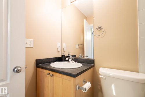 8390 Shaske Crescent, Edmonton, AB - Indoor Photo Showing Bathroom