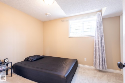 8390 Shaske Crescent, Edmonton, AB - Indoor Photo Showing Bedroom