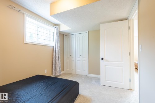 8390 Shaske Crescent, Edmonton, AB - Indoor Photo Showing Bedroom