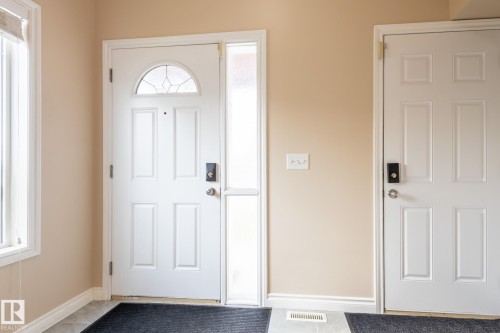 8390 Shaske Crescent, Edmonton, AB - Indoor Photo Showing Other Room