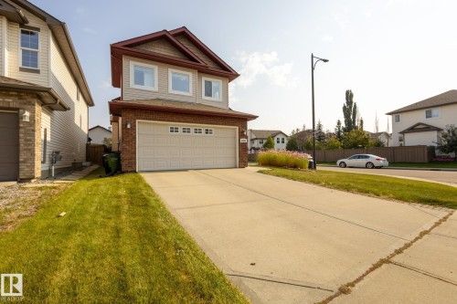 8390 Shaske Crescent, Edmonton, AB - Outdoor