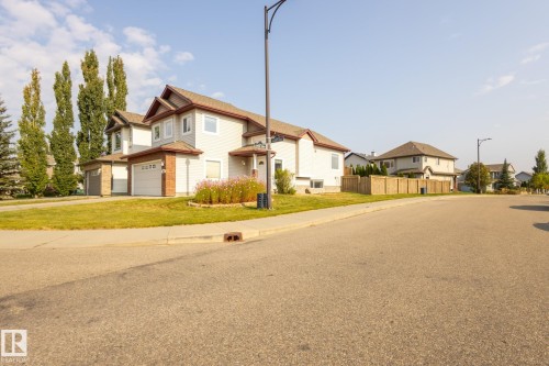 8390 Shaske Crescent, Edmonton, AB - Outdoor