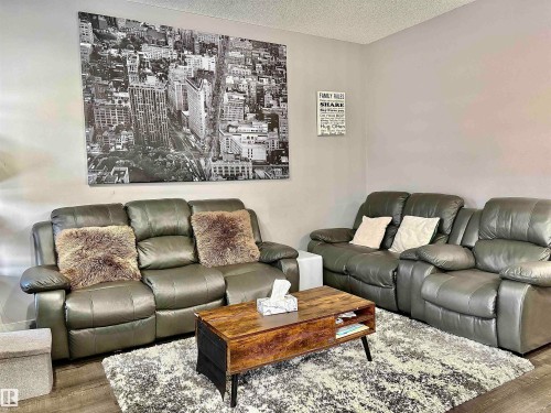 14 Hickory Road, Fort Saskatchewan, AB - Indoor Photo Showing Living Room