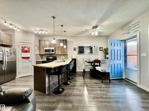 14 Hickory Road, Fort Saskatchewan, AB - Indoor Photo Showing Kitchen