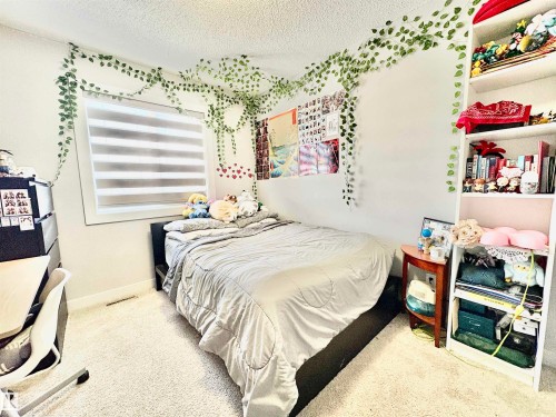 14 Hickory Road, Fort Saskatchewan, AB - Indoor Photo Showing Bedroom