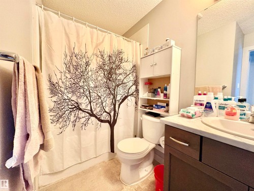 14 Hickory Road, Fort Saskatchewan, AB - Indoor Photo Showing Bathroom