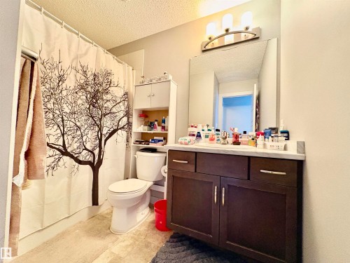 14 Hickory Road, Fort Saskatchewan, AB - Indoor Photo Showing Bathroom