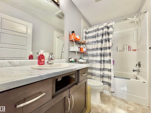 14 Hickory Road, Fort Saskatchewan, AB - Indoor Photo Showing Bathroom